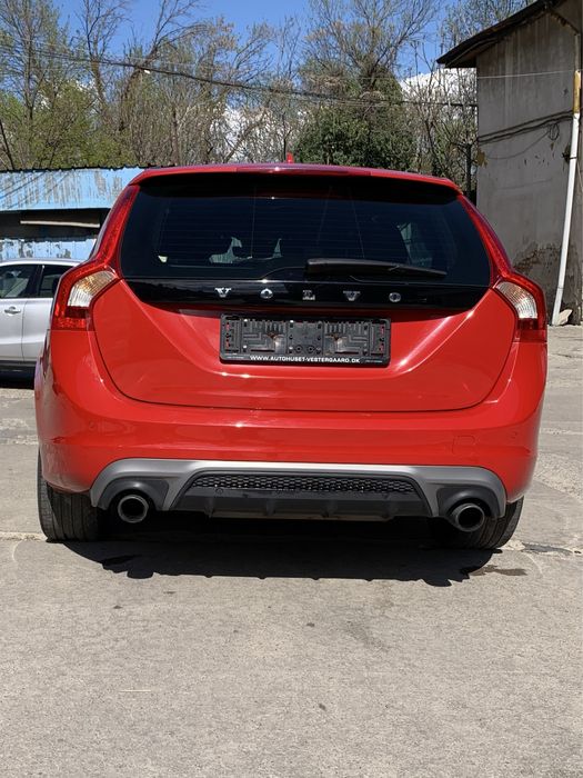 Volvo V60 2.0 190к.с. R-DESIGN Сервизна История Нов Внос