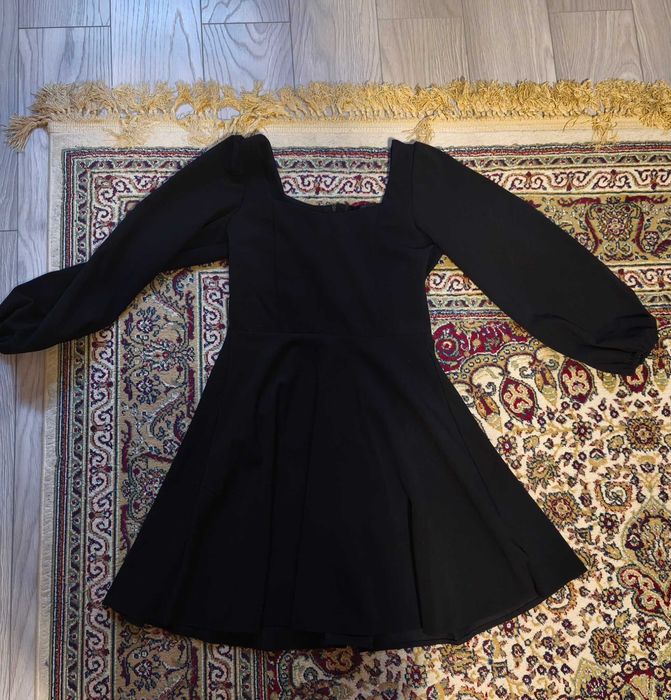 Одежда школьная и спортивная.