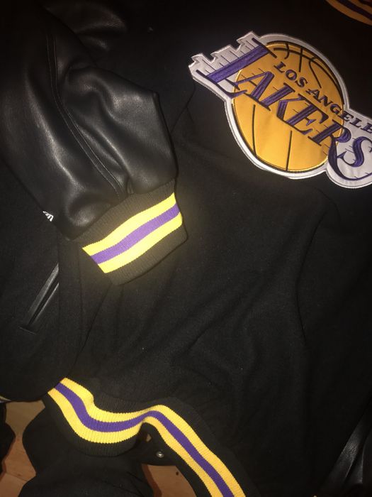 Geaca Lakers de la new era