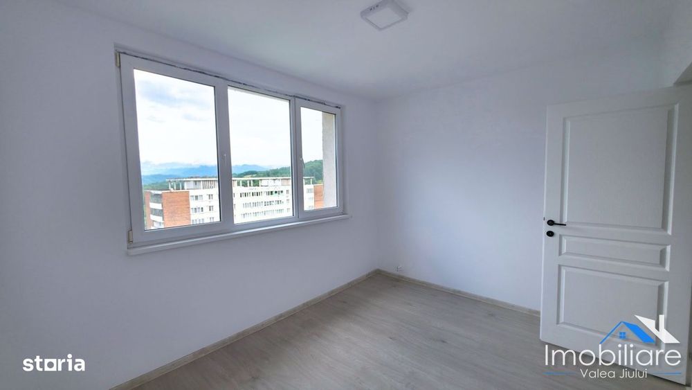 Apartament 3 camere – Vulcan, Str. Nicolae Titulescu, Etaj 8, Renovat — fotografia 3