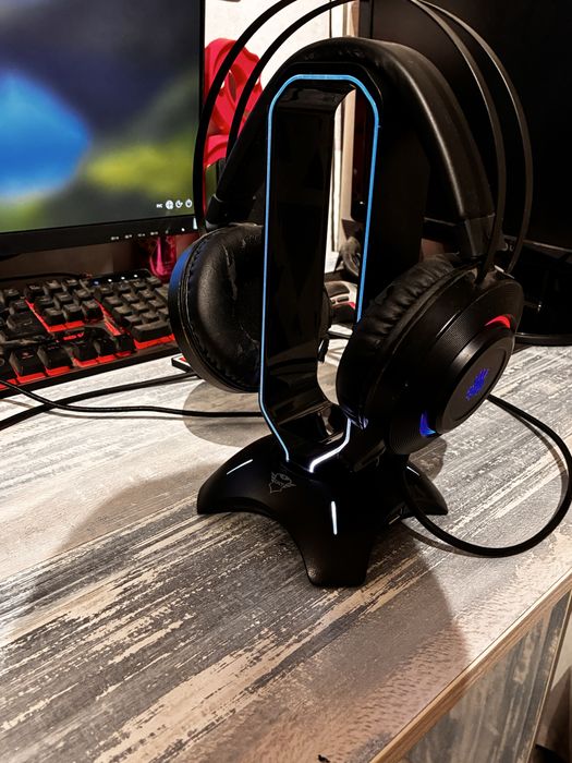 Подставка для наушников