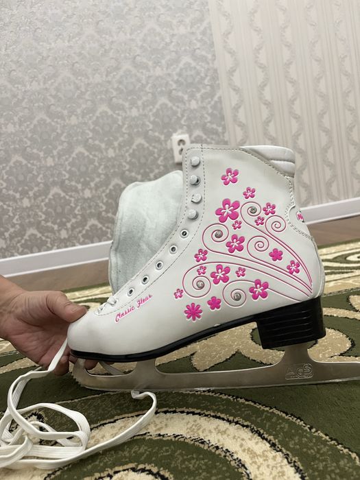 Коньки 42размер новые