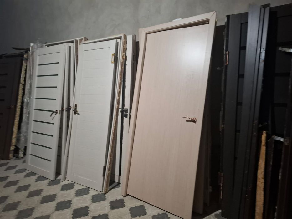 Между комнатный двери бу