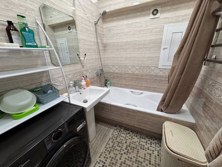 Продается 4-х комнатная метро Ойбек Ор-р Жемчуг