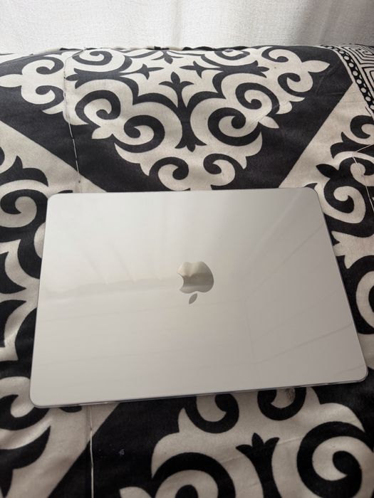 Продам MacBook Air 13-m4