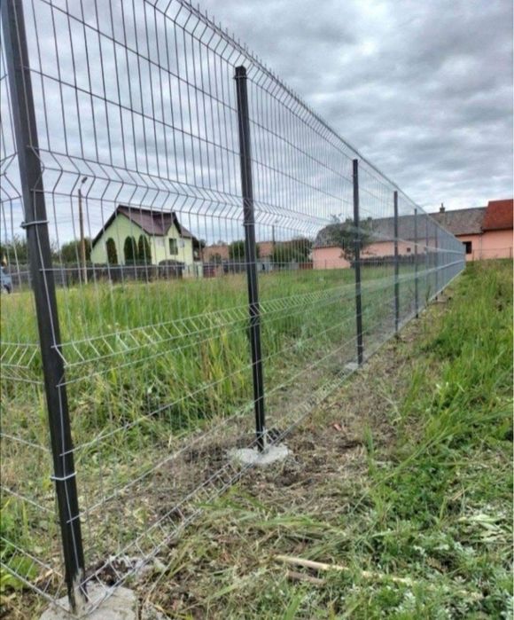 Confecționăm garduri și porți la comanda clientului