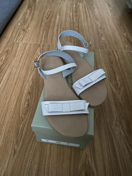 Sandale noi din piele