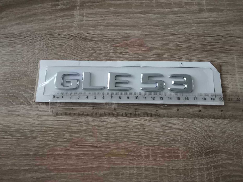 сребрист надпис Mercedes Benz GLE 53