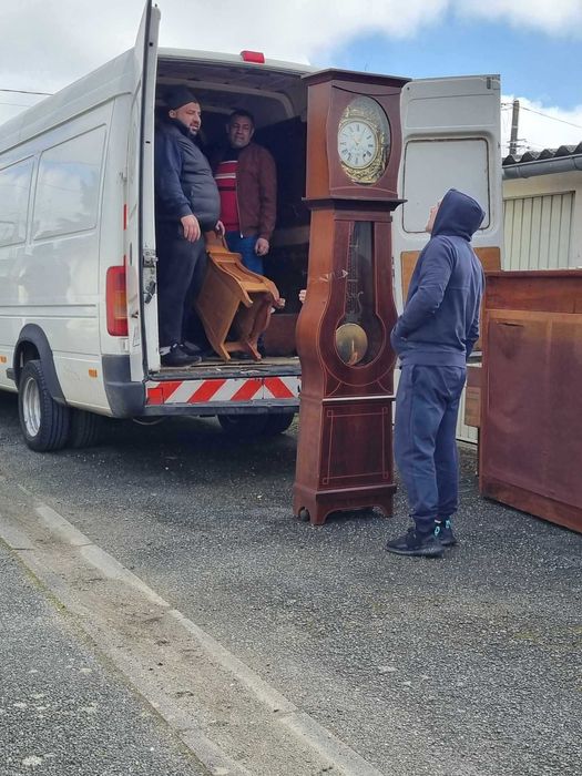 ceasuri cu pendula pe podea