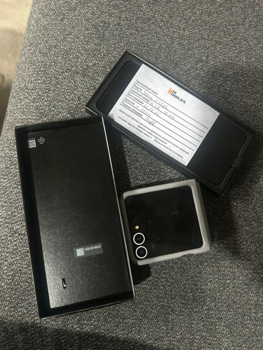 Телефон Samsung Z Flip 6 12/256