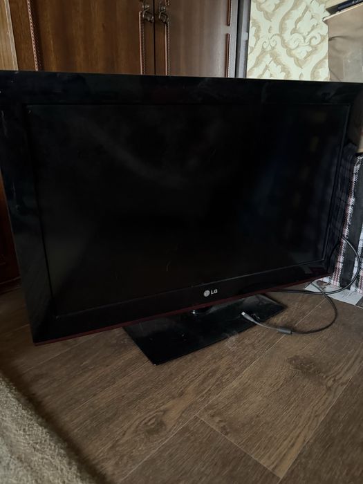 Телевизор LG исправный