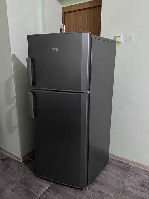 Хладилник BEKO DS227030SN с горна камера