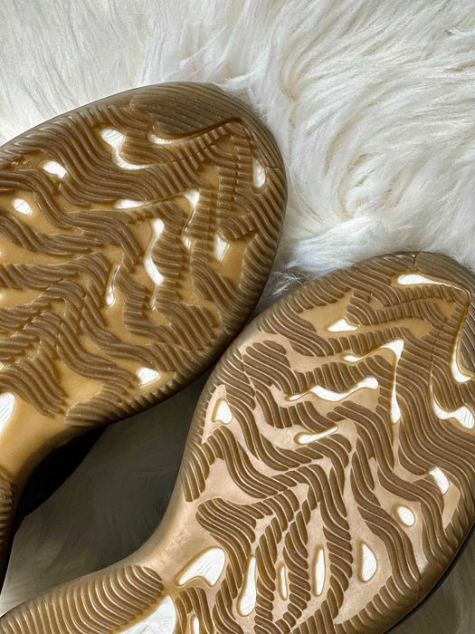 Yeezy Boost 380 Onyx - Черно Yeezy - Размер 42.5 - 100% ОРИГИНАЛНИ