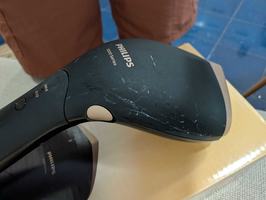 Ръчна ютия с пара Philips Серия 7000 (STH7060/80) – Пълен комплект с 2 резервоара и StyleMat