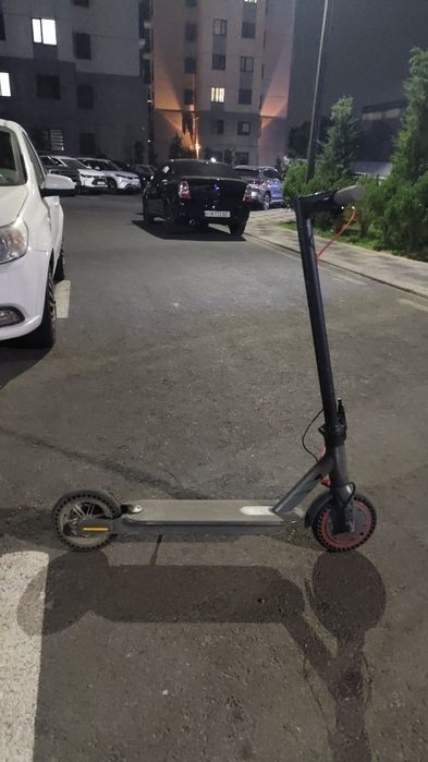 Электросамокат Xiaomi Mi Electric Scooter (на литых колесах)