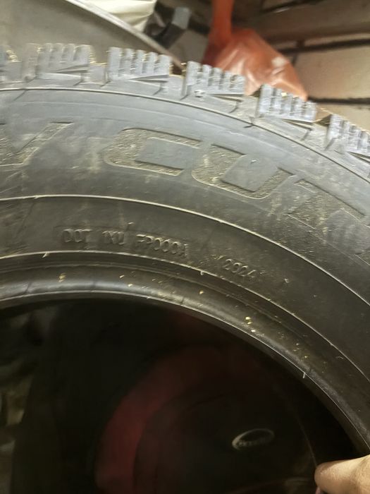 Продам зимние покрышку
