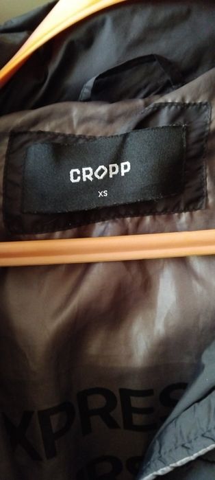 Продавам дамско оригинално яке Croppяке