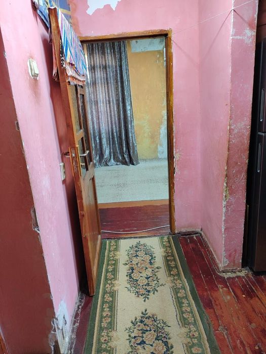 Продаю срочно квартиру без ремонта. Ориентир шохбекат базар.