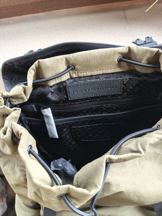 Tommy Hilfiger rucsac drumeții cu multiple compartimente culoare kaki nou original