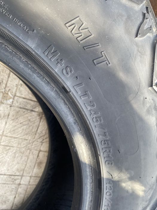 MT 245/75/16 шины комплект.