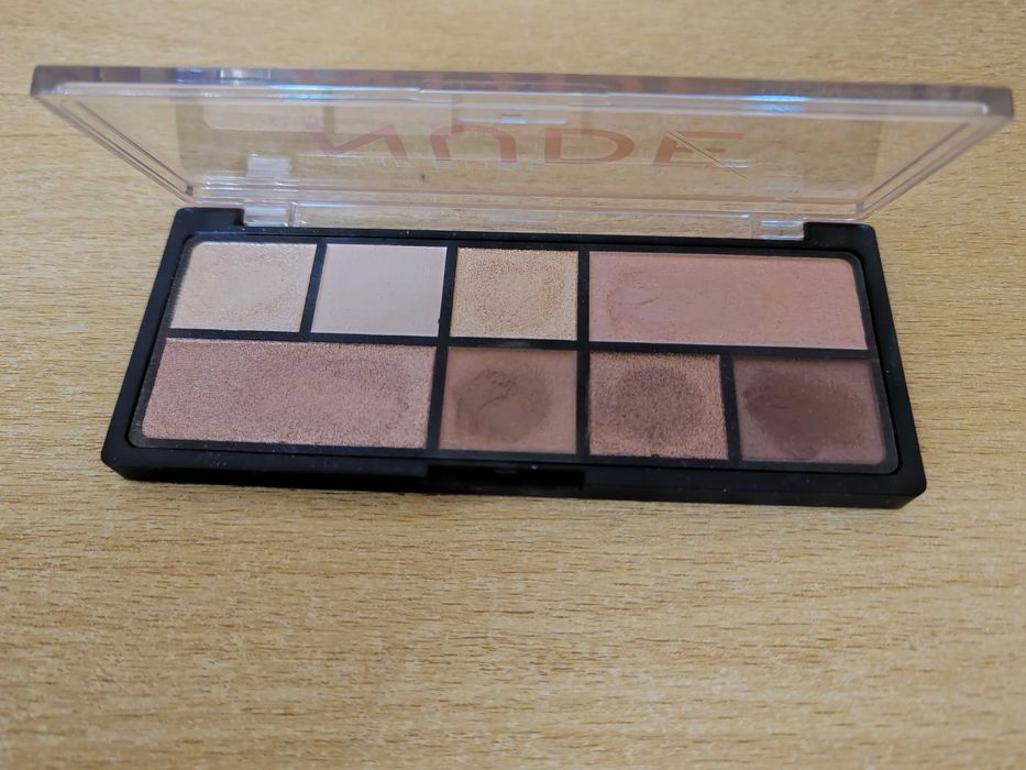 Палетки теней для глаз