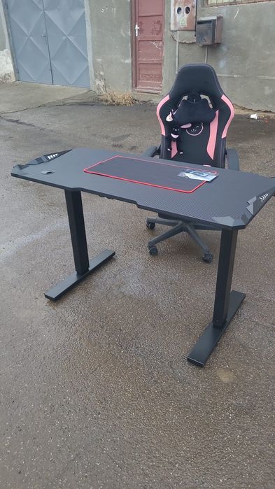Masa de birou reglabila pe înălțime cu leduri și telecomanda preț 500lei predus nou