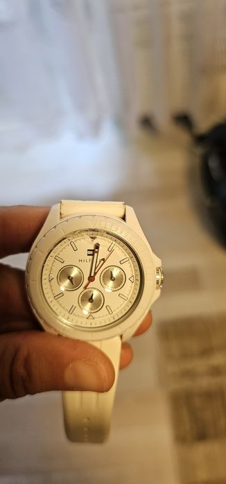 Продавам оригинален часовник Tommy Hilfiger