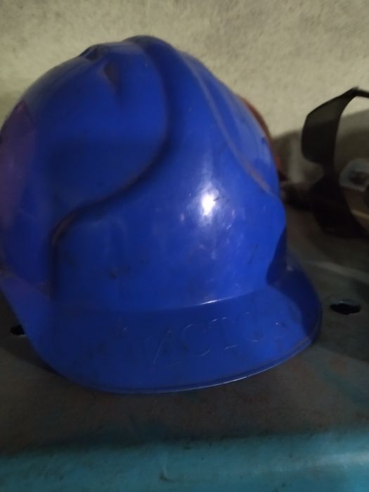 Каска защитная для головы