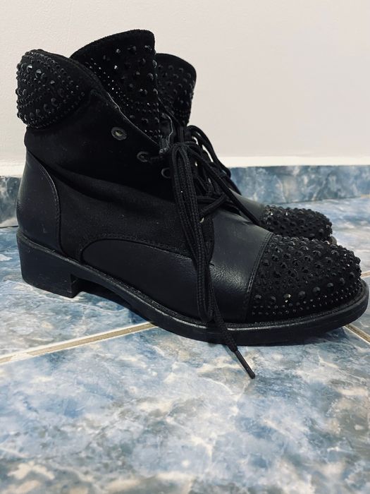 Дамски черни боти