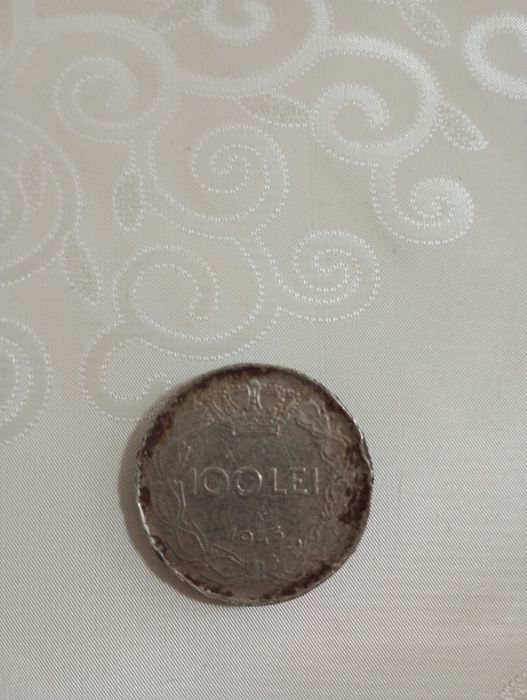 Vând doua monede de 100 de lei