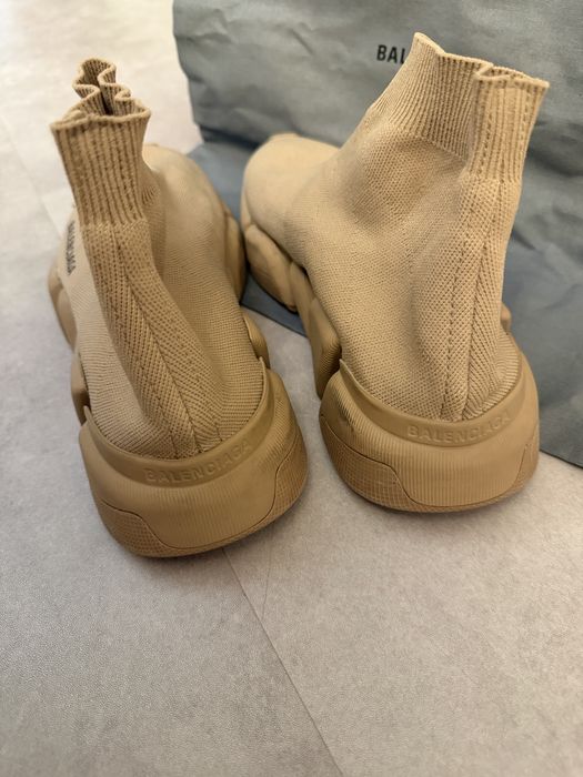 Бежови Balenciaga