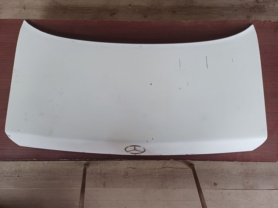 Продам капот на Мерседес W126.