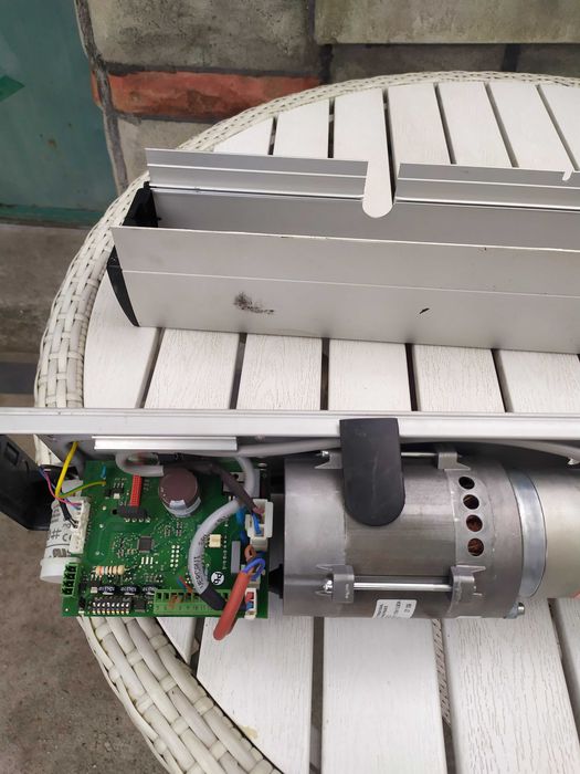 Електрически , хидравличен автомат , механизъм за врата HPI .