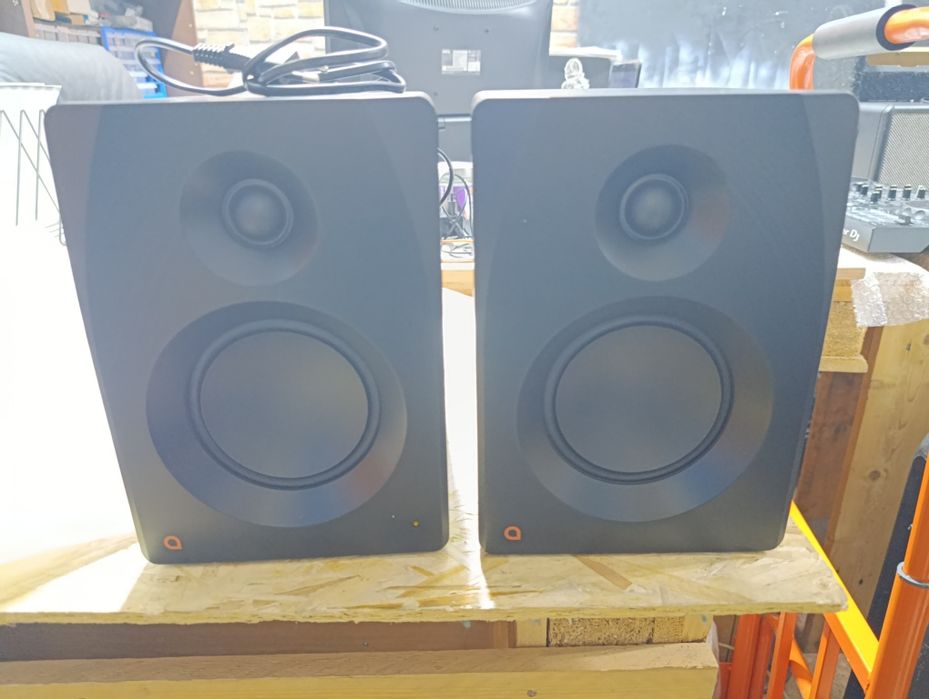 Продам студийные мониторы Artesia m230