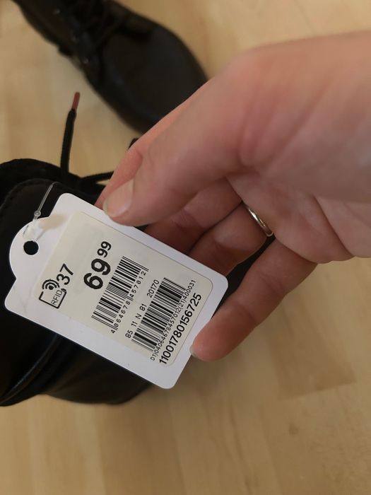 Черни боти на марката Rieker