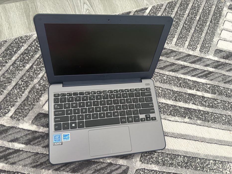 Laptop ASUS.