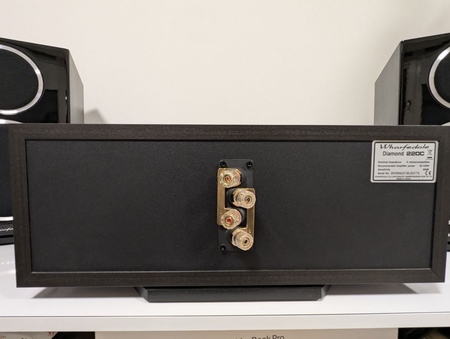 Boxe Wharfedale Diamond 225 + boxă centru Diamond 220C