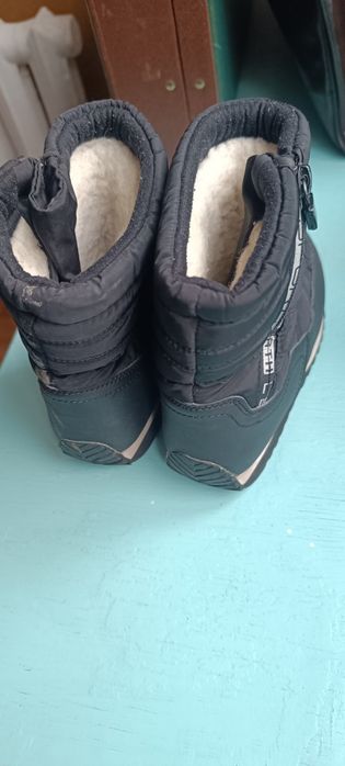 Продам детские зимнии обуви.