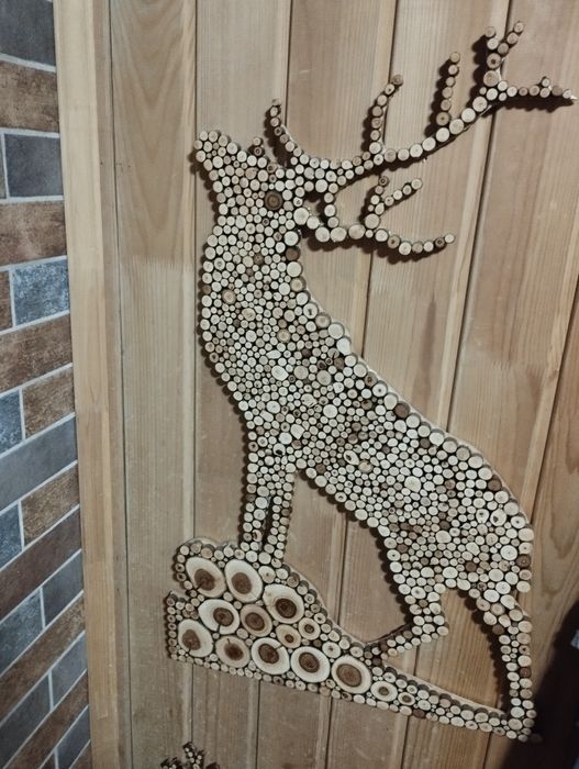 Продам фигуры оленей,часы