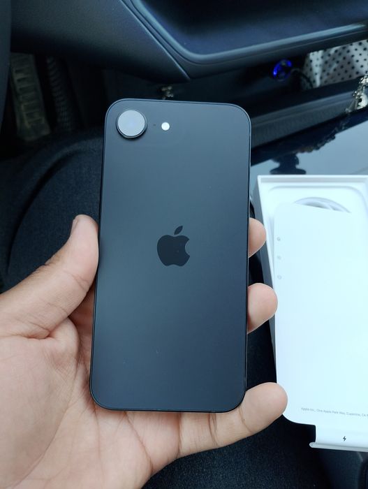 Продам iphone 16e 128гб