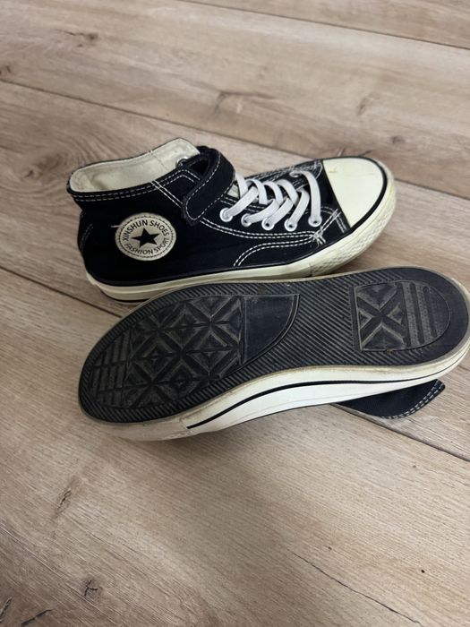 Продам кеды и туфли.