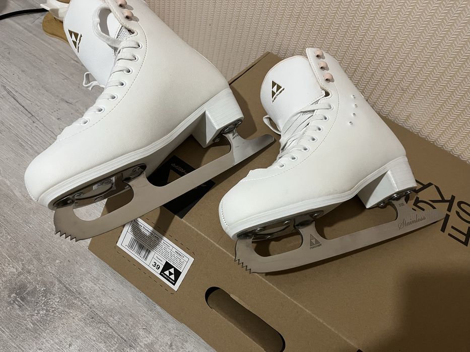 Продам коньки фигурные