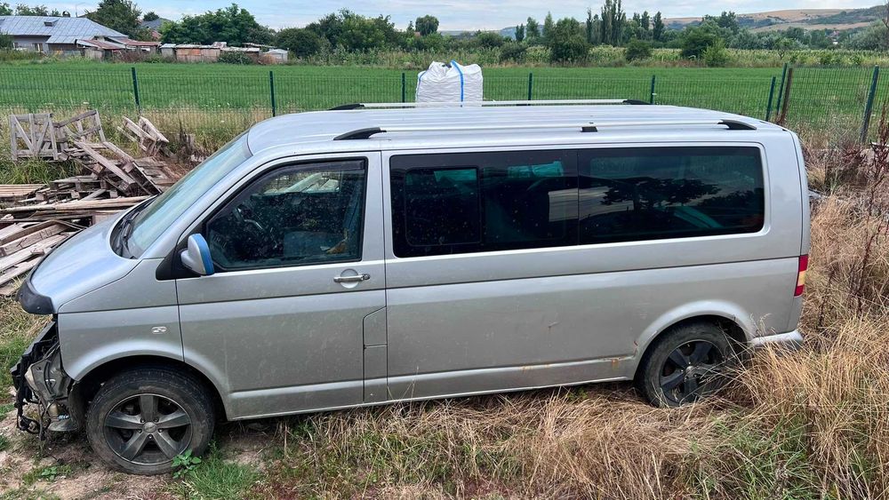 Vand VW Caravelle T5 pentru dezmembrari