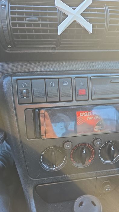 Продавам висок клас плеър JVC