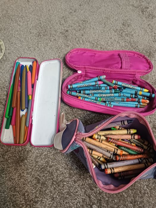 Мелки Crayons и гладкие