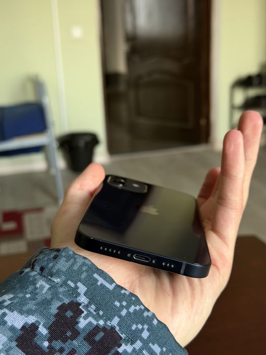 Iphone 12 в отличном состояний