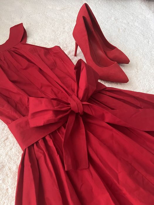 Стилетто в червено