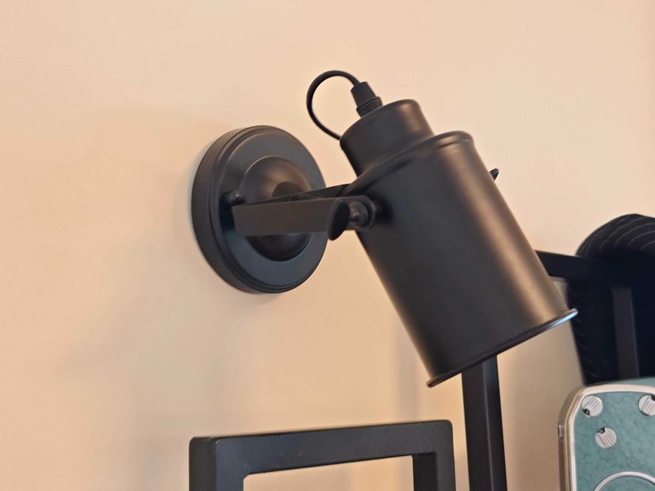 Рафтове за стена от масивно дърво, стават и за книги