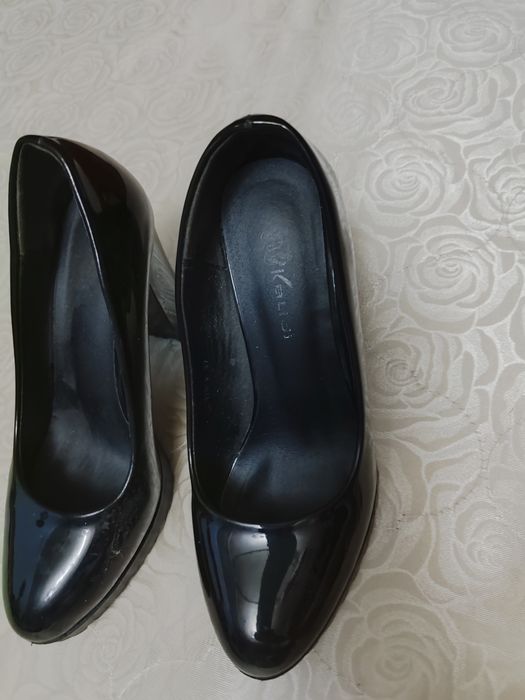 Продаю туфли женские