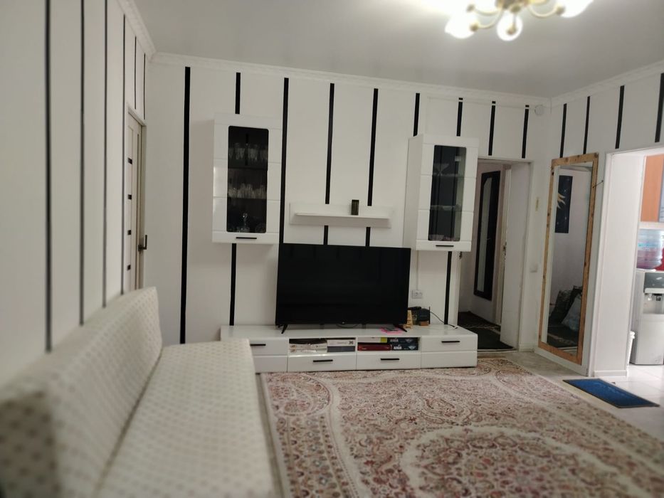 Мини стенка белого цвета.